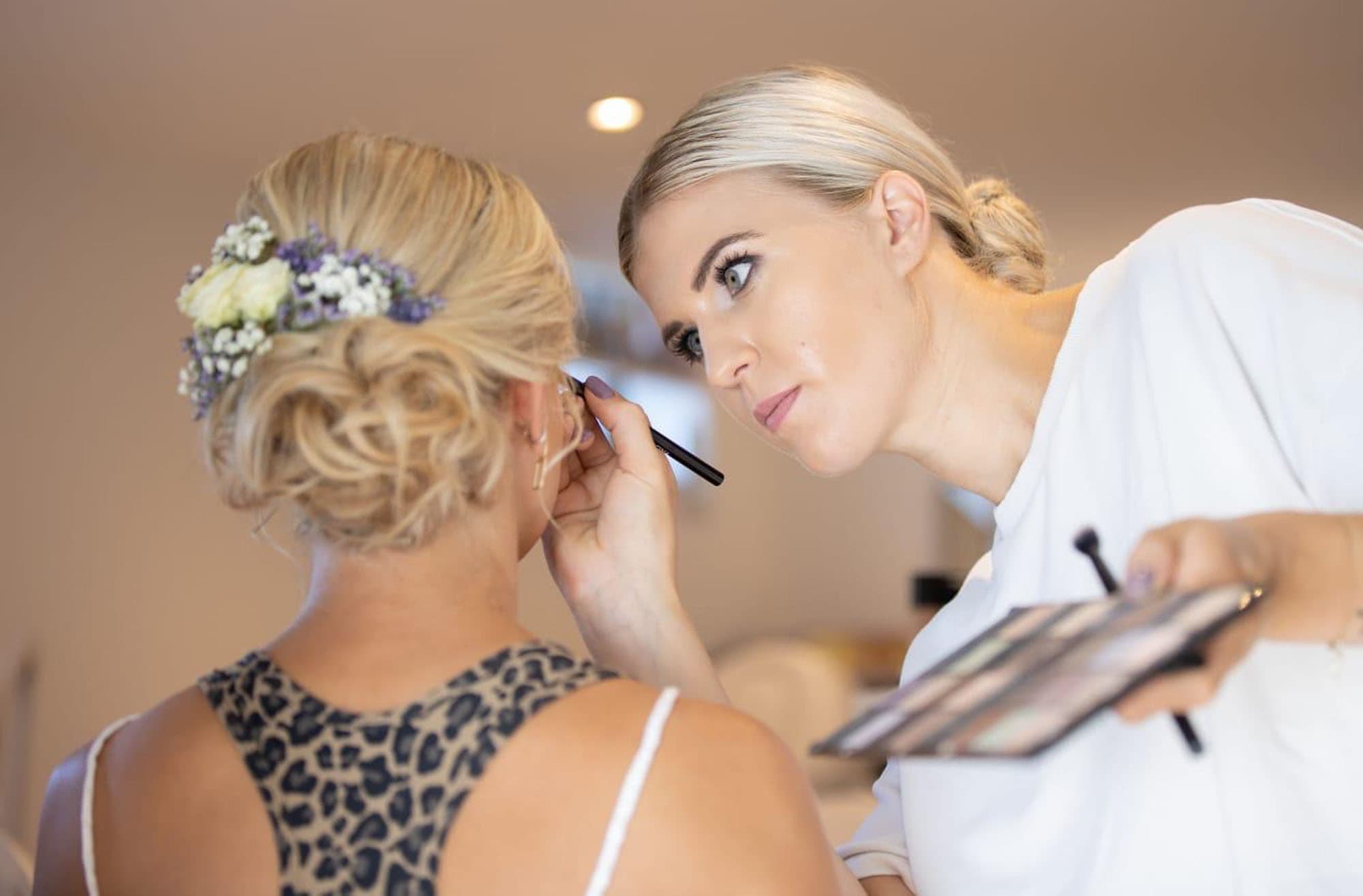 Foto von Kundin für Permanent Makeup mit Chefin Elisabeth